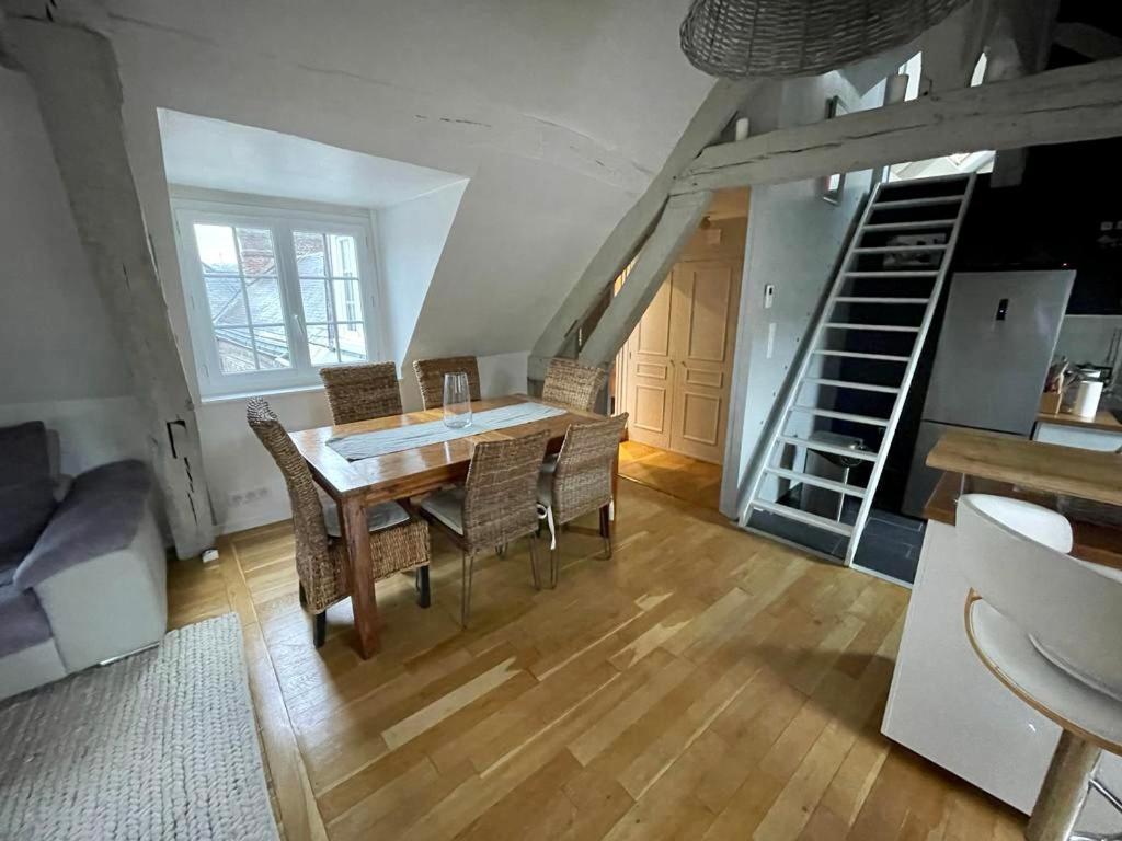 Sous Les Clochers De Rouen - Spacieux Logement Extérieur photo